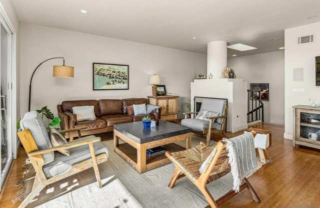 12933 Caminito Del Canto