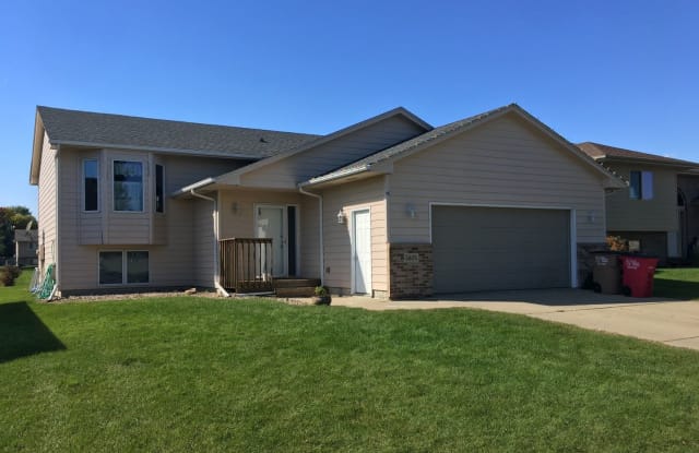 5605 S Mandy Ave - 5605 South Mandy Avenue, Sioux Falls, SD 57106