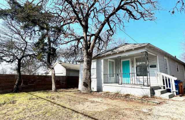 2910 E 12th St. Austin, TX 78702 - Beautiful, Newly Renovated Single-Family Home!! Huge Backyard!! See Pictures!!