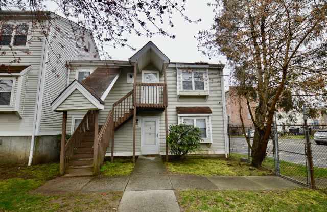 40 Hamilton Street - 40 Hamilton Street, Bridgeport, CT 06608