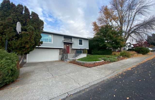 3 Bedroom | 2 Bath Home in The Dalles