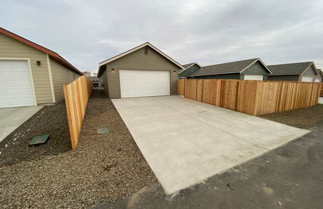 Newer Home for Lease! 3br 3ba - FIRST MONTH’S RENT HALF-OFF