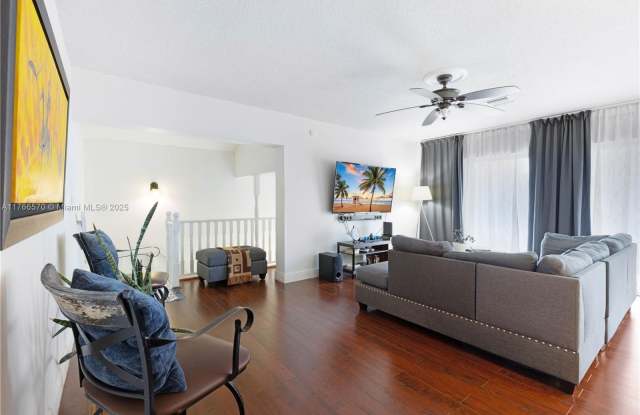 8390 N Missionwood Cir