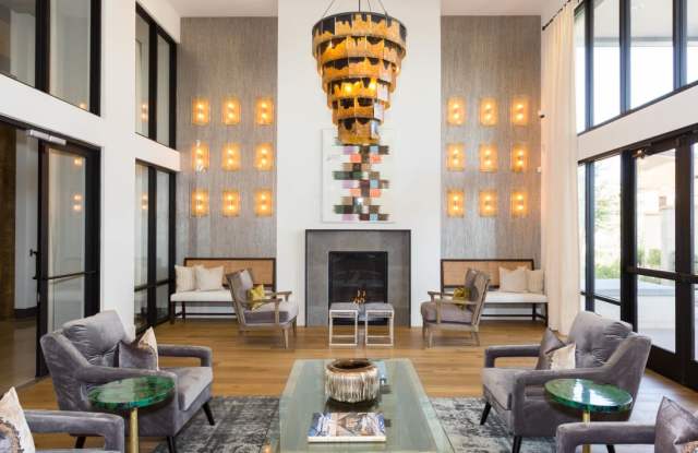 Photo of Avant Fashion Center by Mark-Taylor