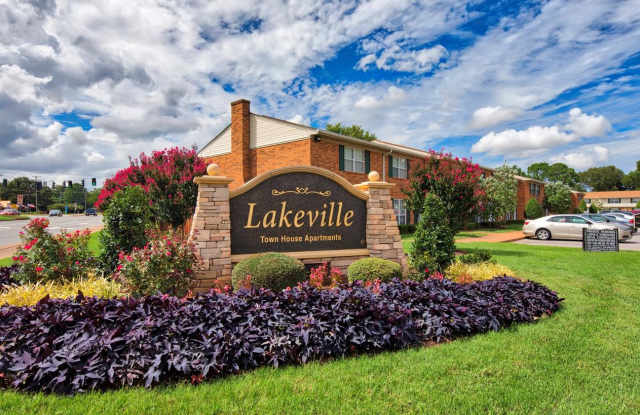 Lakeville Townhome Apartments