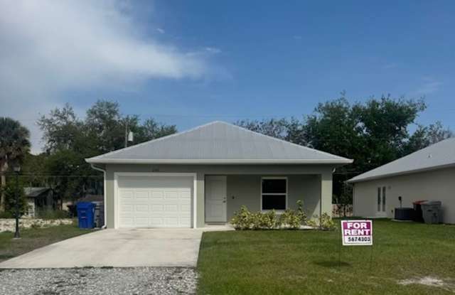 2 Bedroom, 2 Bath, 1 car Garage home for rent