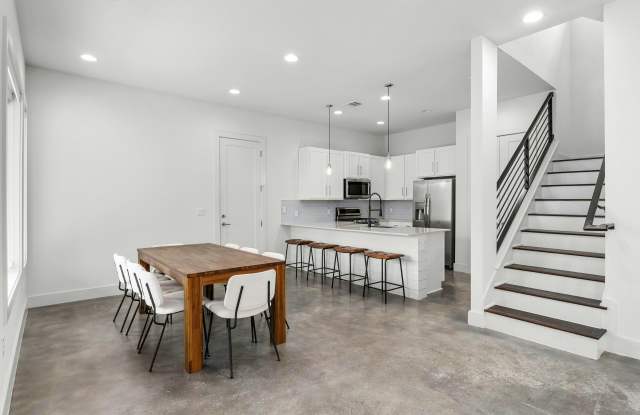 1118 Algarita Avenue