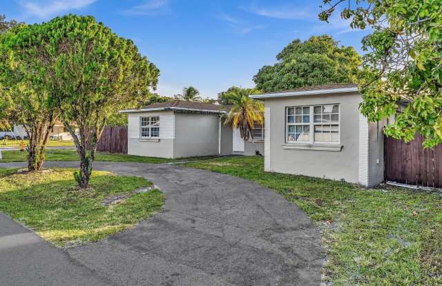 700 SW 5th Court