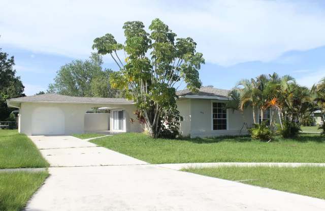 3 Beds 2 Baths Single Family House - 626 Southwest Bolin Court, Port St. Lucie, FL 34983