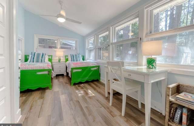 Photo of 18375 RIVER Road