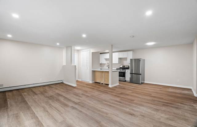 Spacious 1 Bed - 1 Bath Apartment in Cranston