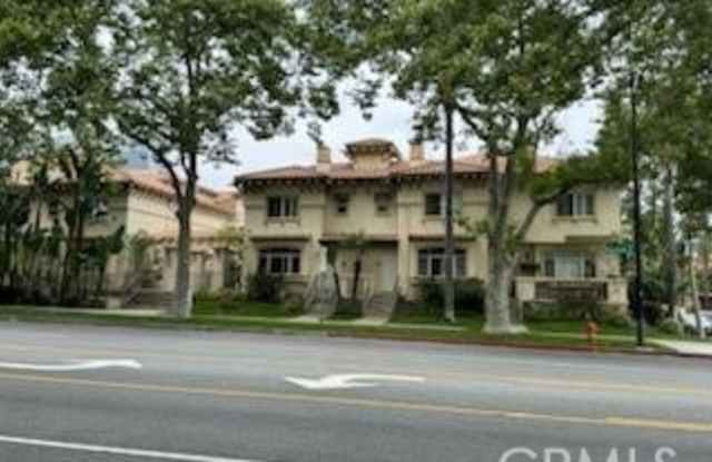 3003 W Riverside Drive
