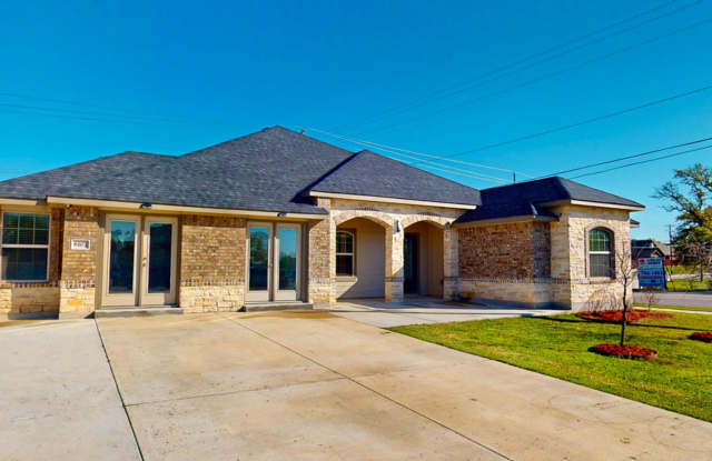 Available NOW!!!! Gorgeous 1 story, 4 bedroom, 3 bath, converted garage home with a fireplace. Wonderful open floor plan with spacious living room and dining. The kitchen has plenty of counter space and storage. The laundry also has storage room. Beautifu - 6107 Drystone Lane, Killeen, TX 76542