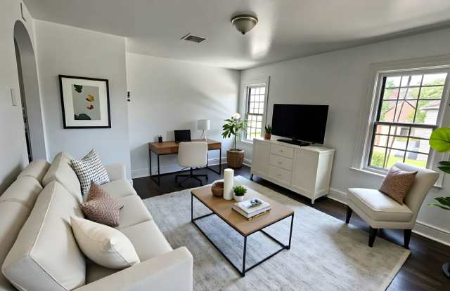 2 Bedroom 1 Bathroom in Lebanon with Large 3 bay garage!