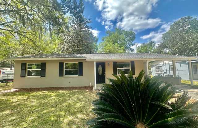 Charming 3/2 in Cedar Grove - 1140 Northeast 25th Terrace, Gainesville, FL 32641