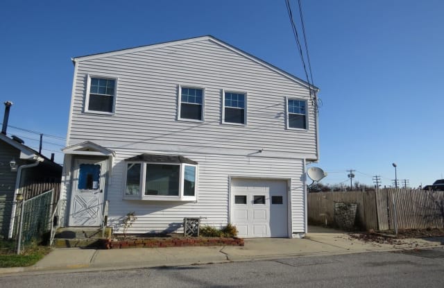 814 Ocean Street - 814 Ocean Street, Lindenhurst, NY 11757