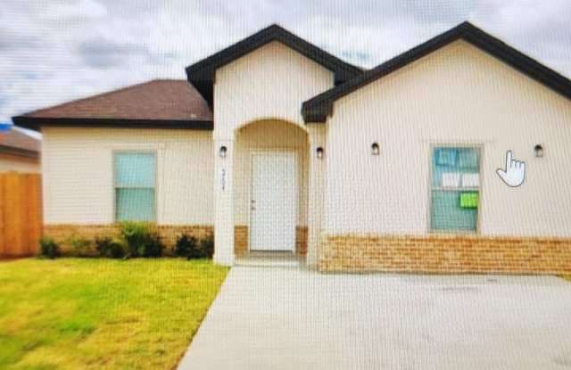 5704 St. Sebastian Ln. - 5704 Saint Sebastian Lane, Laredo, TX 78046