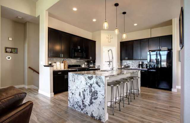 Spacious 3 BDR Townhome on Golf Course