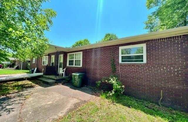 Photo of 2011  E Helen  ST