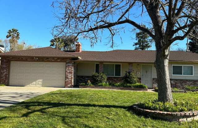 HOUSE FOR RENT! - 5053 Springfield Way, North Highlands, CA 95841