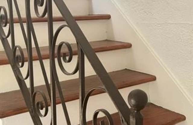 5833 S CLAIBORNE Avenue