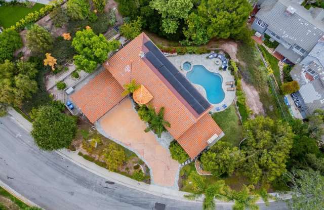 17589 Camino De Yatasto