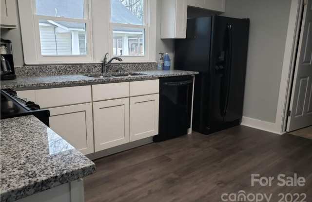 Room in 2 Bedroom Home at Liberty Dr SW