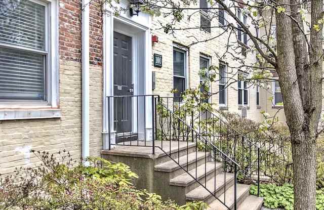 Photo of 100 Woodside Green