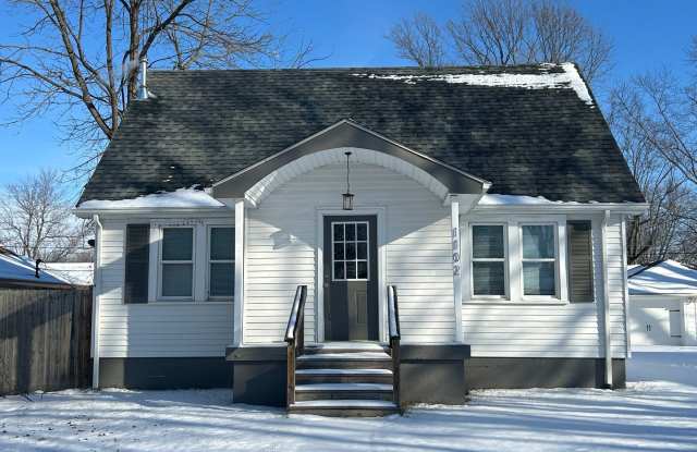 Room to Spread Out! | Bright & Updated 4 Bedroom House in Muncie!