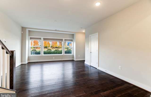 44752 TIVERTON SQUARE