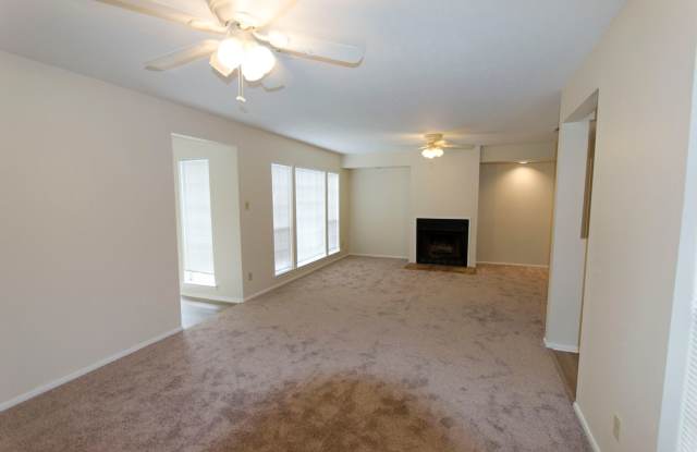 Spacious 3 bedroom, 2 bath townhome AVAILABLE NOW!
