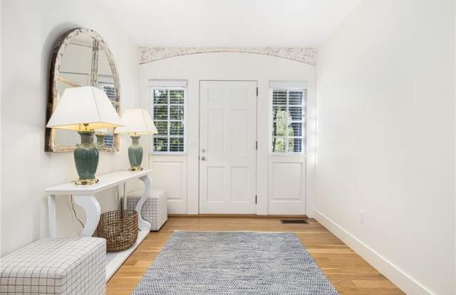 8 Brenton Road unit: 2