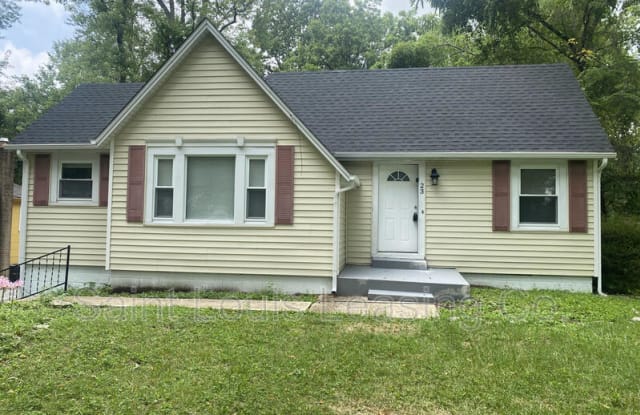 23 S Schlueter Ave - 23 South Schlueter Avenue, Dellwood, MO 63135