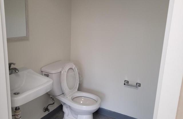 125 PLEASANT Street SW unit: B; Upstairs