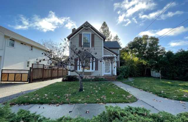 Large Victorian 4/2.5 West Petaluma Home - 535 Upham Street