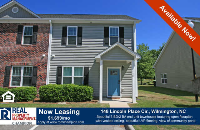 Beautiful 3 BD/2 BA End Unit Townhome in Leland