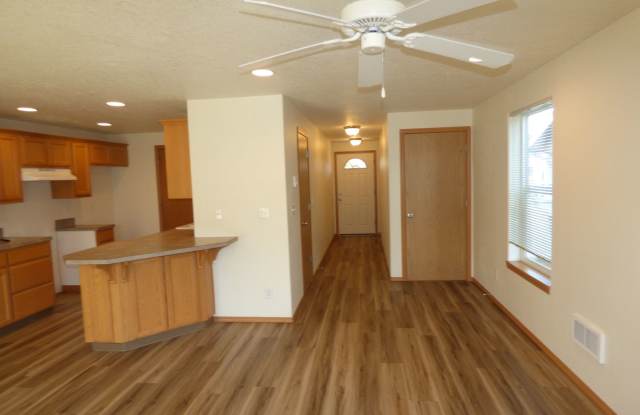 Photo of Rent Special: 1/2 Off February's - 3 Bed 2.5 Bath Duplex in Monmouth