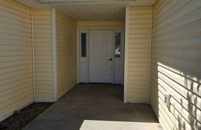 Nestled 3 bedroom, 2 bathroom in Fruitvale area