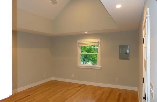 904 E Franklin Street