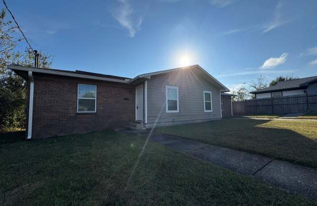 Photo of 4006 E 11th Street unit: D