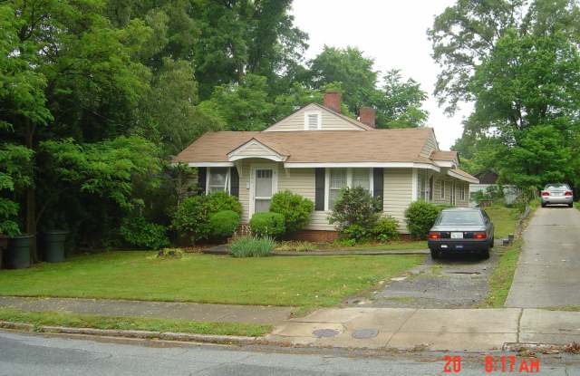 1 BR Apartment w/ Lawn Service Included