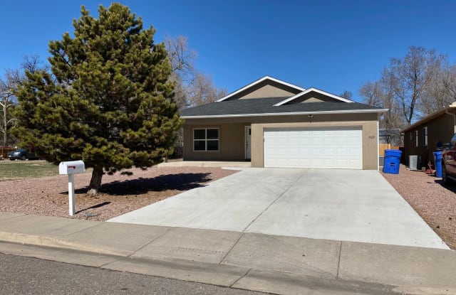 1509 Woodlawn - 1509 Woodlawn Avenue, Cañon City, CO 81212