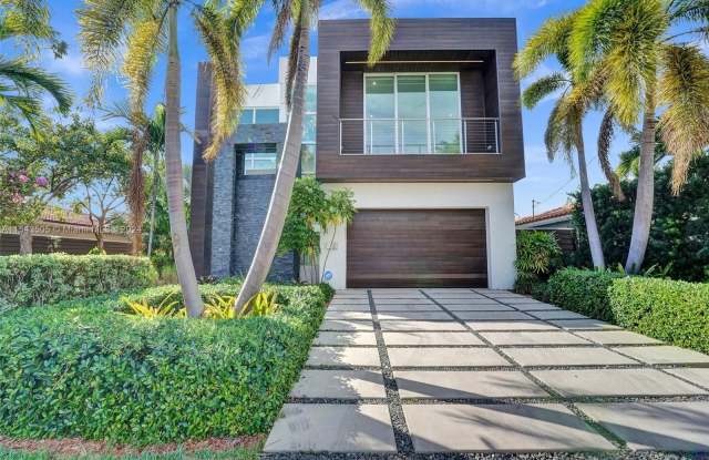 2217 NE 17th Ter
