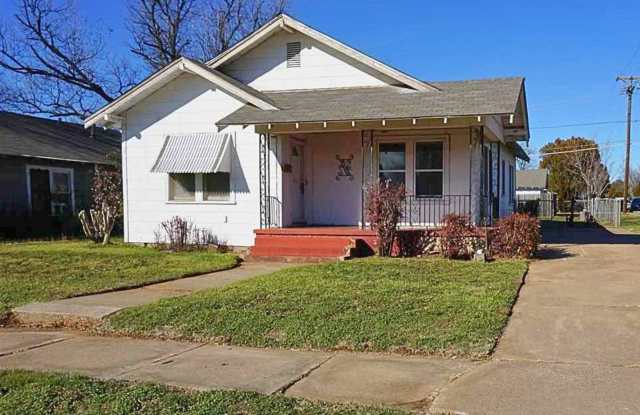 Large 2 Bed 1 Bath corner-lot home in Highland!