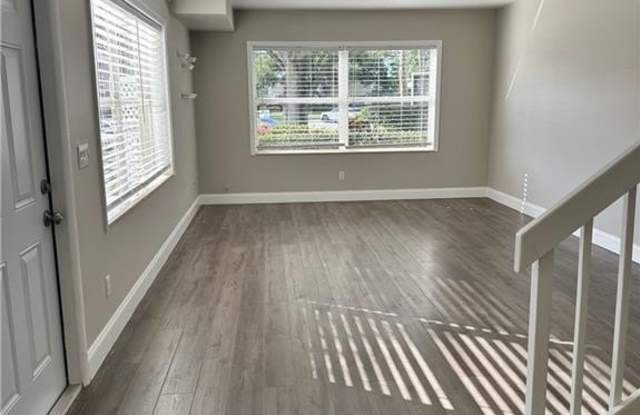 2882 SW Lakemont Place