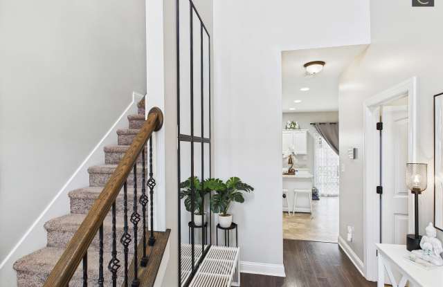 703 Kiwi Stone Circle