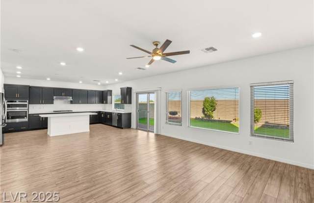 Photo of Spacious 4-Bed, 5-Bath w/ Loft  Modern Upgrades