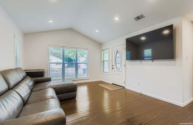 Photo of 969 N Liberty