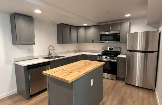 2 weeks free!! 5080B E Warren Ave, Unit 5272 – 3 Bed / 2 Bath in Denver, CO 80222