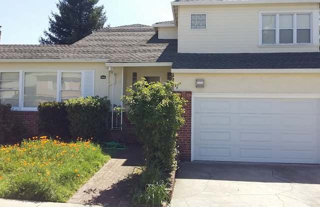 Peidmont Pines charming 3 Bedroom available now. - 5032 Kearney Avenue, Oakland, CA 94602